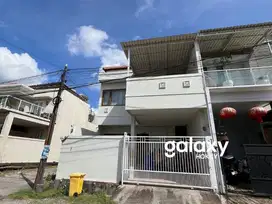 RUMAH SIAP HUNI 2 LANTAI DI GRIYA MAHENDRADATTA TEUKU UMAR DENPASAR
