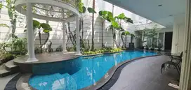 DIJUAL RUMAH MEWAH DI KEBON KACANG JAKARTA PUSAT dgn KOLAM RENANG
