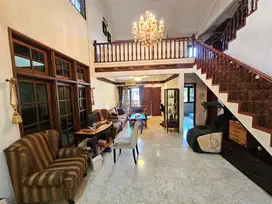 Dijual Rumah Besar 2,5 Lantai Tomang Cempaka Dekat Mall Central Park