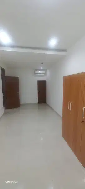DISEWAKAN RUMAH RAPIH SIAP HUNI KOSONGAN DI KOSAMBI BARU BARU RENOV