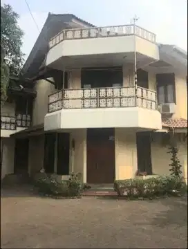 Rumah NYAMAN ASRI LT 586m2 KRAMAT JATI JAKTIM