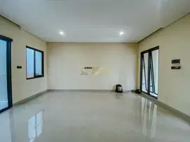 RUMAH MEWAH DALAM KOMPLEKS DEKAT LAPANGAN SIDOARUM GODEAN
