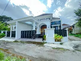 RUMAH DESAIN MODERN KLASIK SIAP HUNI, DEKAT SMA N 2 NGAGLIK