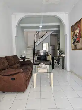 Dijual rumah di raffles cibubur siap huni pluss furnish