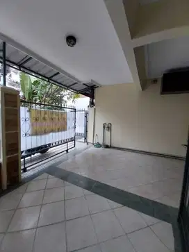 Rumah Bagus Furnished SHM di Rawamangun, Jakarta Timur