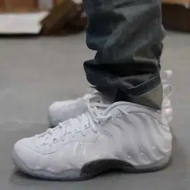 SEPATU BASKET NIKE ZOOM FOAMPOSITE SNEAKERS