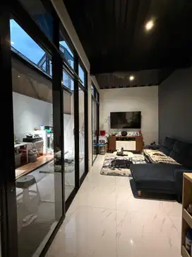 BANTING HARGA Dijual Rumah Murah 2 lantai di Cluster Shinano