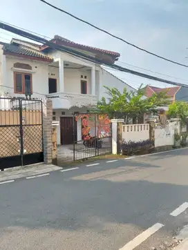 Dijual rumah besar hitung tanah di Kramat jati Jakarta Timur