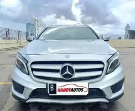 Mercedes Benz GLA200 Tahun 2014 Automatic Abu abu Muda metalik