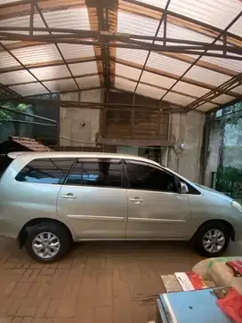 kijang inova matic 2010
