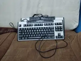 Keyboard kabel bekas