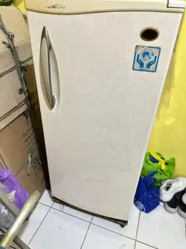 Kulkas bekas pakai