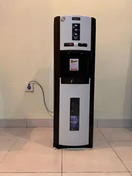 Dijual cepat dispenser bisa panas dingin merk miyako