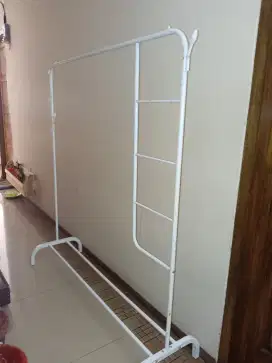 Gantungan baju panjang