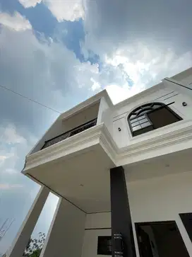 Rumah 2lt konsep Clasik eropa 5menit  ke stasiun ui