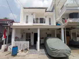 Rumah 2 Lt Terawat 5 Menit ke Stasiun Sudimara LB 94 Siap Huni J-23655