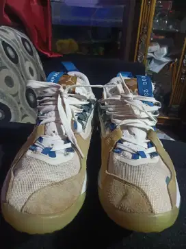 Sepatu Nike puma adidas salomon tnf hoka