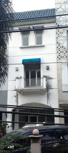 Disewakan ruko bagus 3 lantai area komersial pondok indah