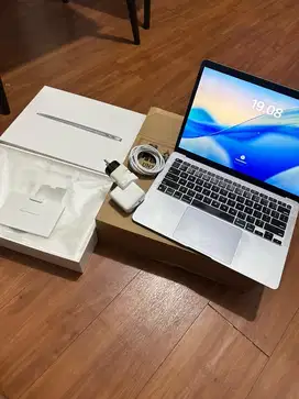 Macbook air M1 8/256 space gray pemakaian pribadi