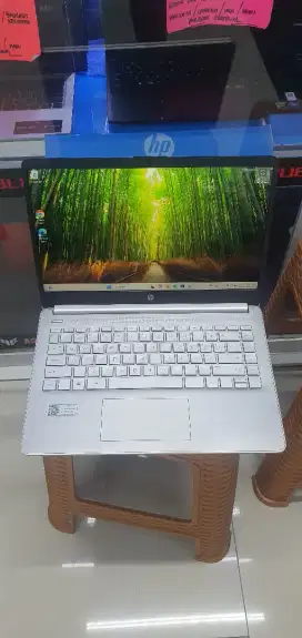 Hp 14s core i5 likenew