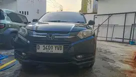 Mobil Hitam HR-V siap jual