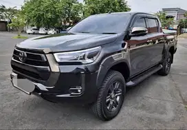 Hilux 2.4 V 4x4 at / matic 2023 # km rendah