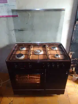 Di jual kompor gas 5 tungku + oven la GERMANIA