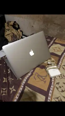 Macbook pro 2015 core i7 16/256GB tipe tertinggi