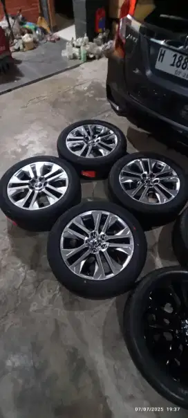 Velg Original Zenix R18 + ban baru semua