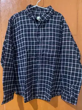 Flannel ERIGO hitam gradiasi merah putih (preloved)