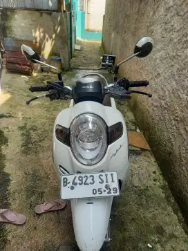 Di maharin aja nih honda scoopy stylsh 2019 warna putih mesin standar