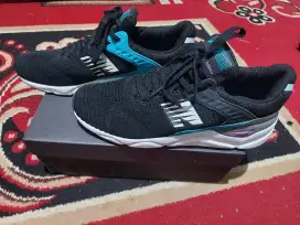 Sepatu N B size 42