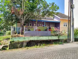 Dijual rumah dan tanah di Perumahan