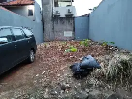 Lahan kosong dalam komplek kav. DKI pondok kelapa