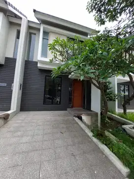 Rumah nyaman bangunan 2lantai Citraland Northwest Lake sudah SHM