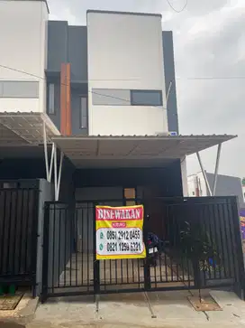 Disewakan Rumah 2 Lantai Pinggir Jalan
