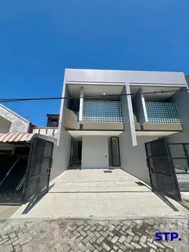 NEW Design - Rumah baru monokromatik di Sutorejo Tengah