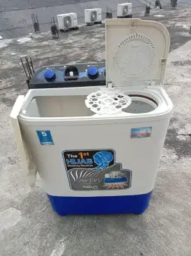 Mesin cuci 2 tabung Aqua 8 kg