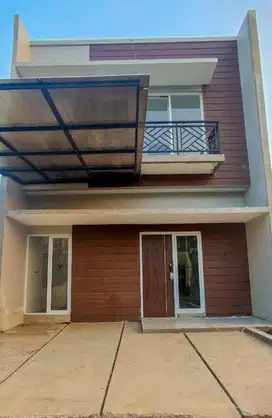 Rumah 2 lantai 3 KT/2 KM dipinggir jalan utama ciuyah cisarua bandung