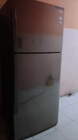 Kulkas 2 pintu jumbo besar merek LG sudah inverter hemat listrik