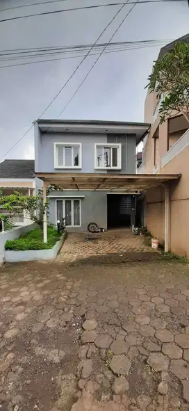 Rumah 2 Lantai Siap Huni di Kolonel Masturi Lembang Bandung