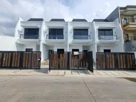 Wilson Rumah American Classic Dekat Jalan Raya Area Meruya