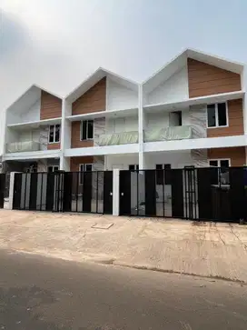 Wilson Rumah Baru Row Jalan Besar Di Meruya Utara