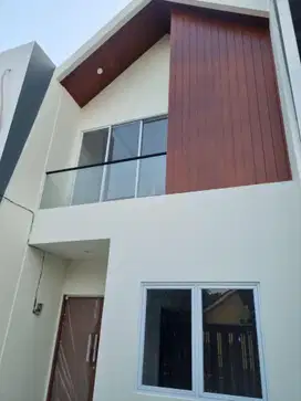 Wilson Rumah baru 2 lantai row jalan 2 mobil di meruya utara
