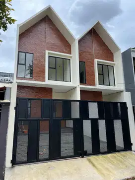 Wilson Rumah baru 2 lantai bebas banjir dalam komplek di meruya utara
