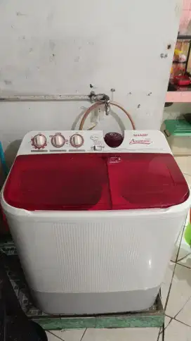 Mesin cuci Sharp es 95cr 
Bekas