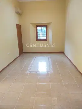 Rumah  Hoek Di Kelapa Cengkir  – LT 301 M², 3 KT  Hal Luas