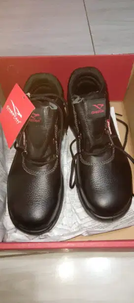 Sepatu safety cheetah