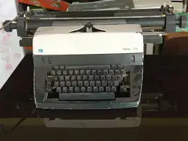 Mesin Tik Royal TA 775