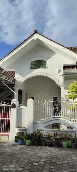 Rumah bersih,rapih dan lokasi di pusat kota (harga Nego)